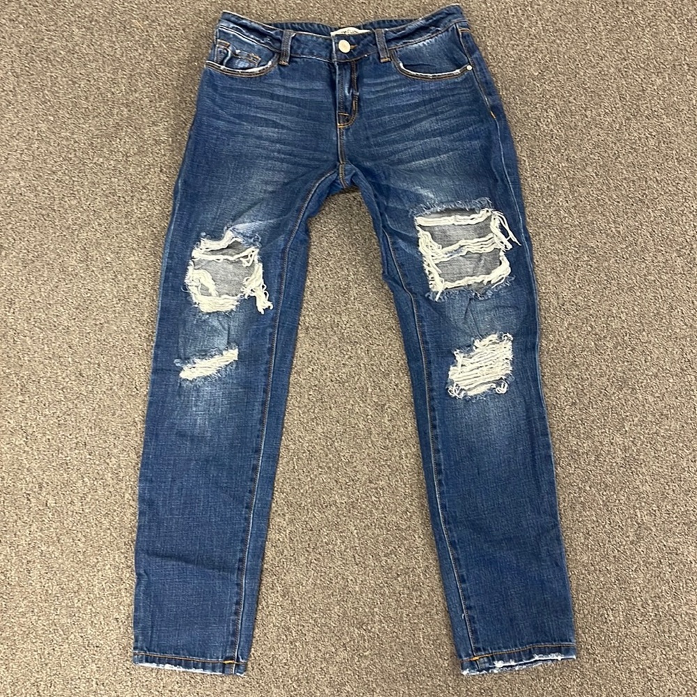 Refugee size for distressed jeans